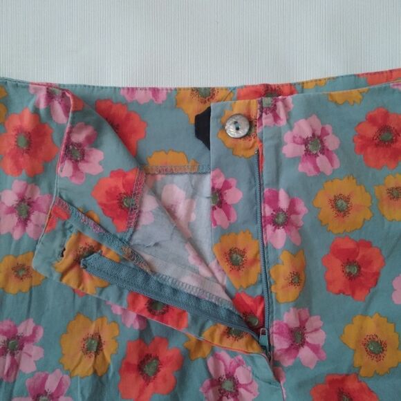 Carole Little Petites Colorful Floral Print Ruffled Hem Maximalist Capri Pants - Picture 8 of 12